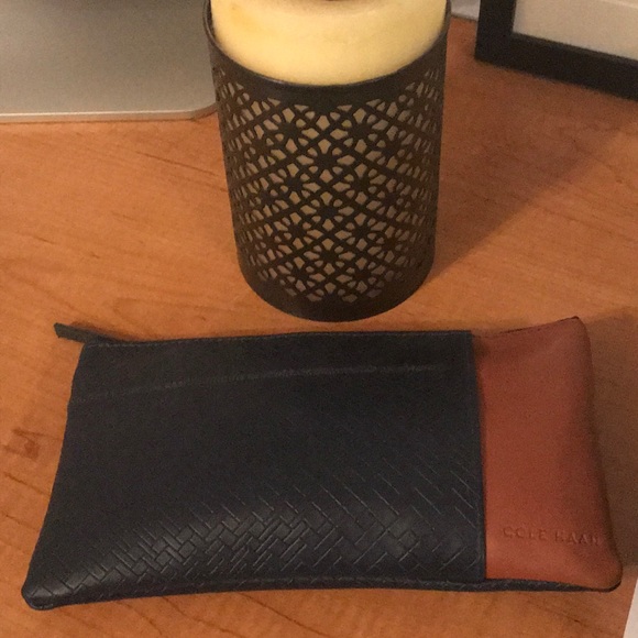 Cole Haan small traveling pouch - Picture 5 of 5